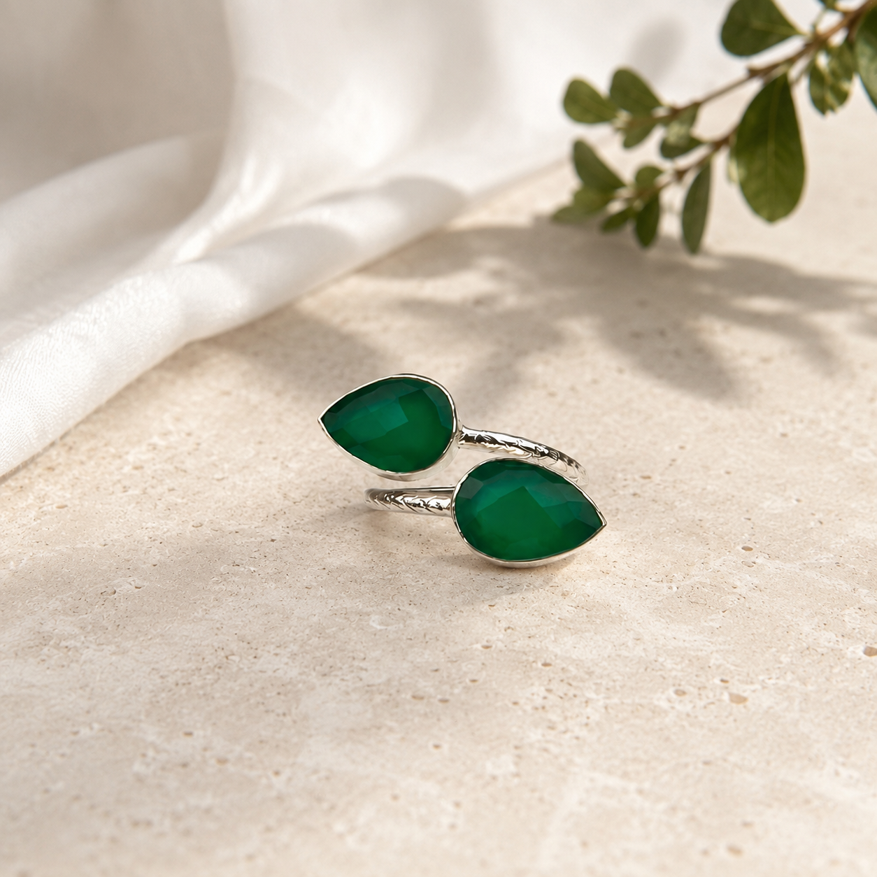 Emerald Toi et Moi Bypass Ring – Silver-Plated Brass Faceted Green Onyx Wrap Ring