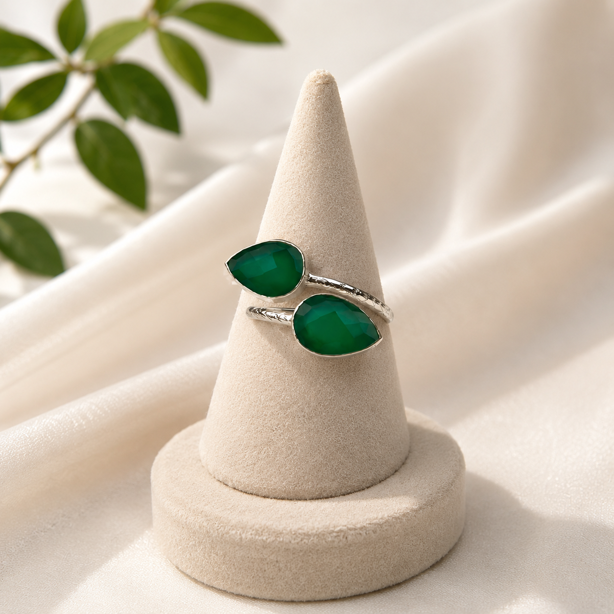 Emerald Toi et Moi Bypass Ring – Silver-Plated Brass Faceted Green Onyx Wrap Ring