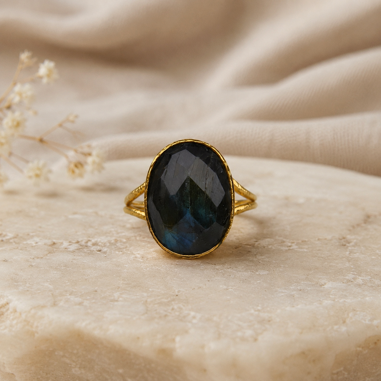 Cosmic Aura Split-Shank Signet – Gold Plated Statement Ring with Faceted Oval Labradorite