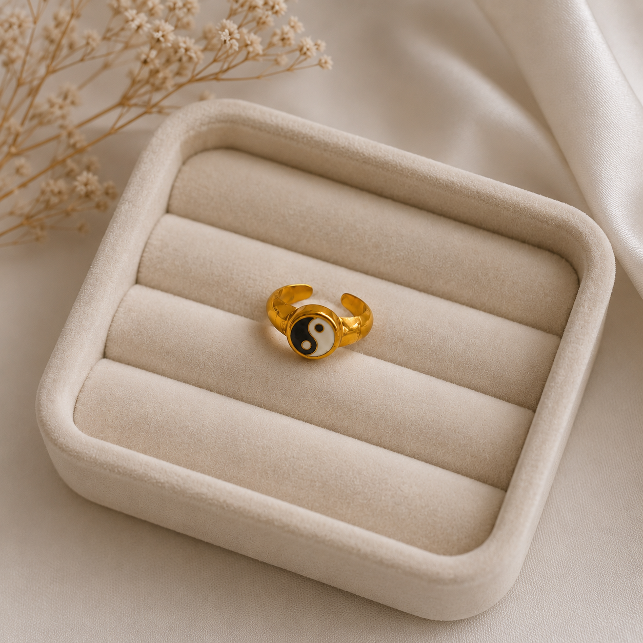 Retro Yin Yang Gilded Signet – Adjustable Enamel Brass Ring