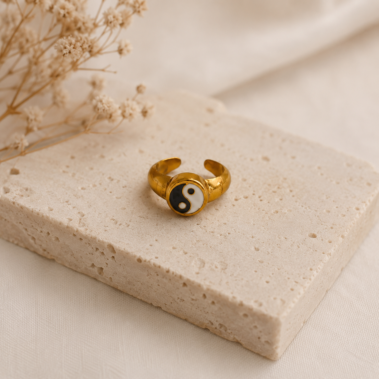 Retro Yin Yang Gilded Signet – Adjustable Enamel Brass Ring