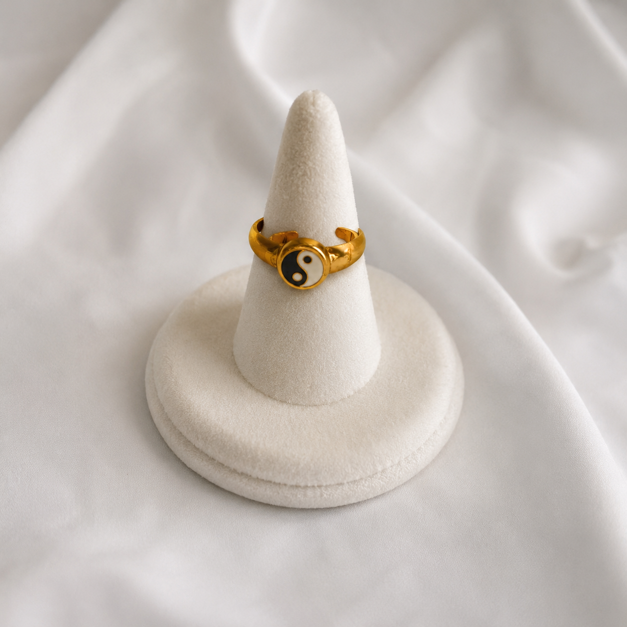 Retro Yin Yang Gilded Signet – Adjustable Enamel Brass Ring