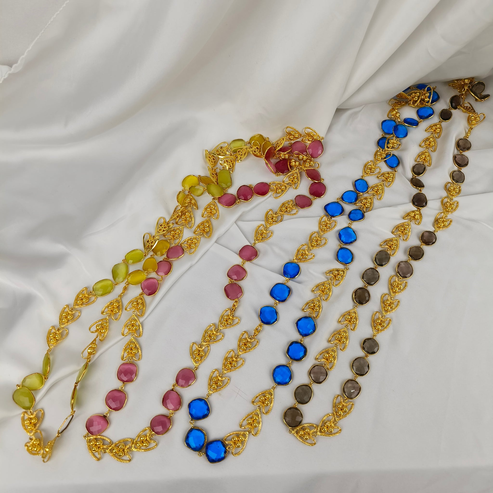 Gilded Rose Petal Statement Necklace – Calci Monalisa Stone Brass Chain