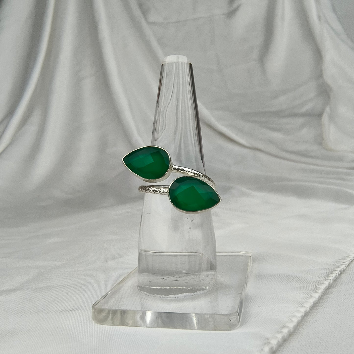 Emerald Toi et Moi Bypass Ring – Silver-Plated Brass Faceted Green Onyx Wrap Ring