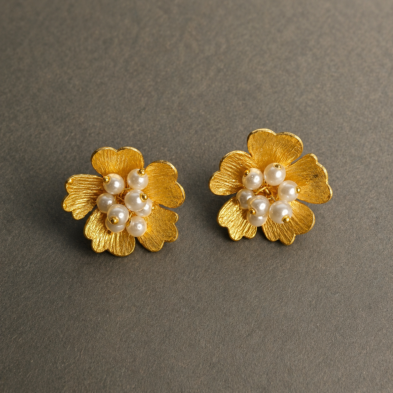 Flora Pearl Studs Earring