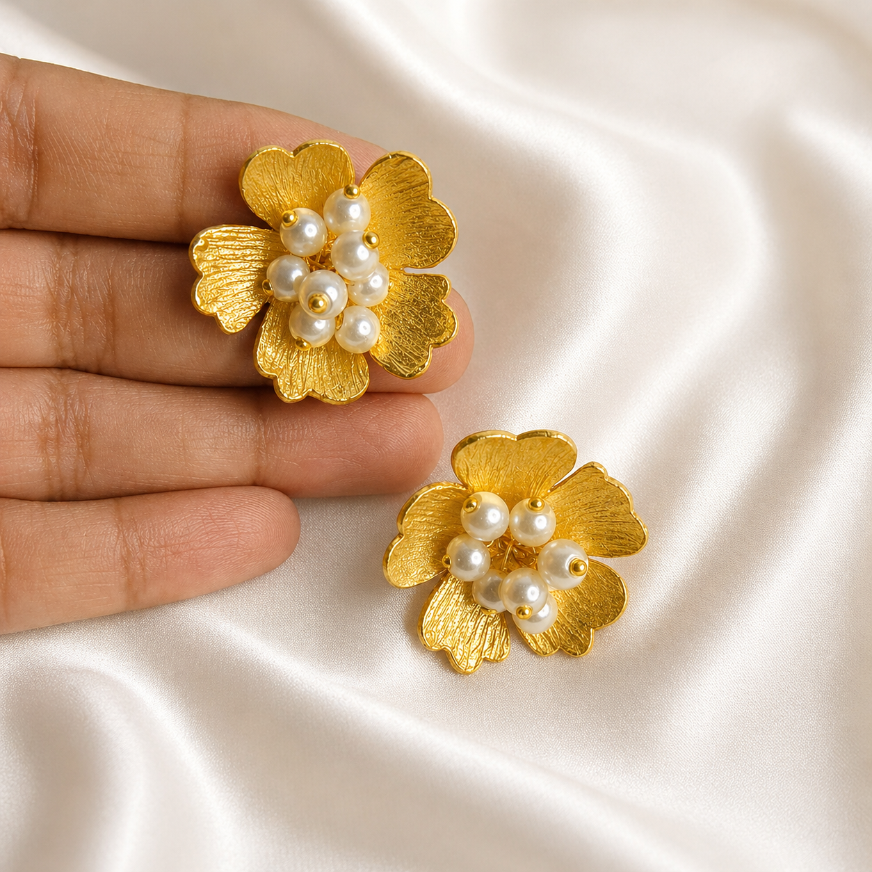 Flora Pearl Studs Earring