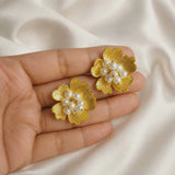 Flora Pearl Studs Earring